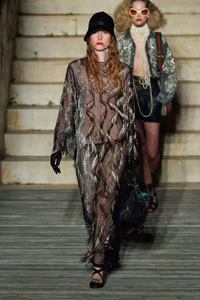 Look 37